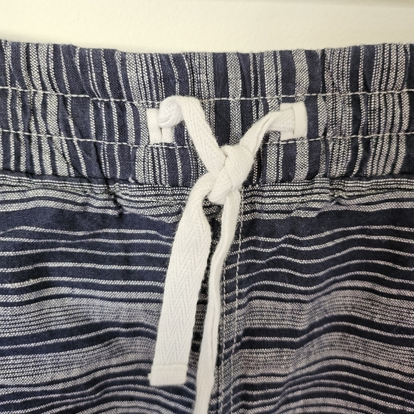 EUC Athleta Jacquard Sandbar Shortie Size 12 100% linen Navy White Stripe - Picture 3 of 13